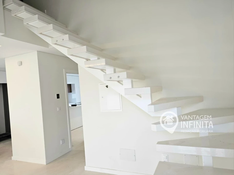 Moradia T4 para Venda em Fernao Ferro Foto 5