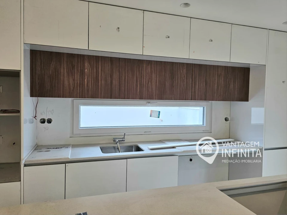 Moradia T4 para Venda em Fernao Ferro Foto 6