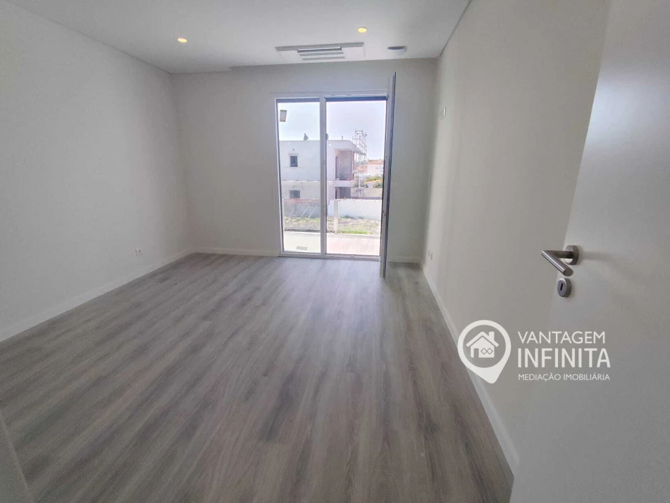 Moradia T4 para Venda em Fernao Ferro Foto 19