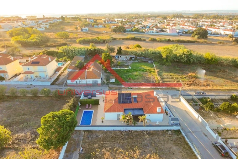 Moradia T4 para Venda em Moita Foto 3