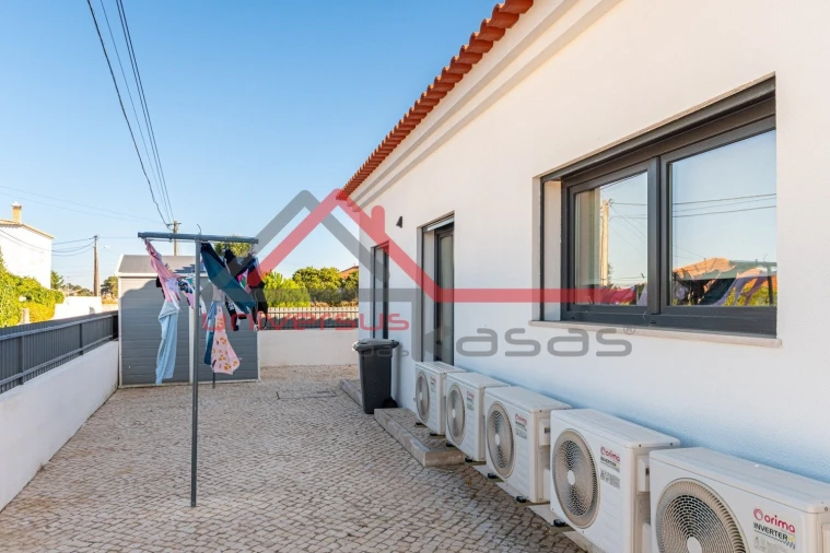 Moradia T4 para Venda em Moita Foto 11