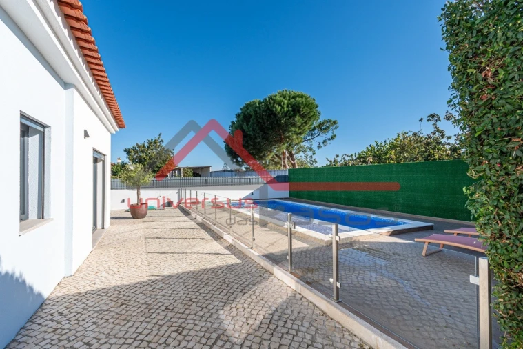 Moradia T4 para Venda em Moita Foto 4