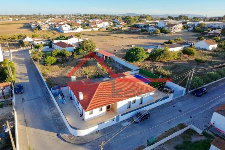 Moradia T4 para Venda em Moita Foto 2