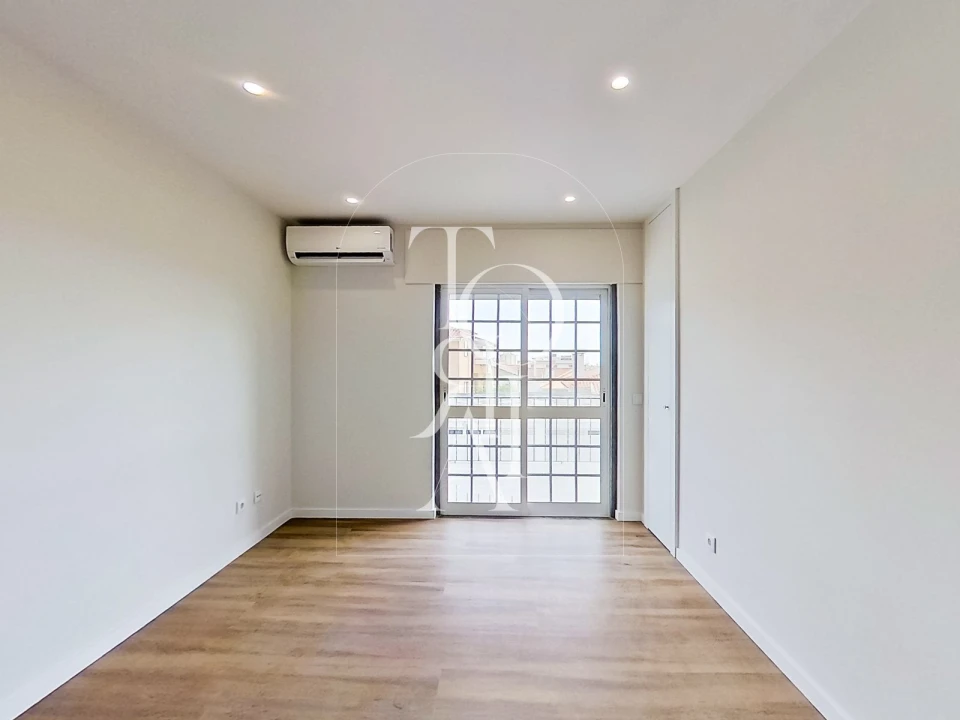 Apartamento T3 para Venda em Carnaxide e Queijas Foto 17