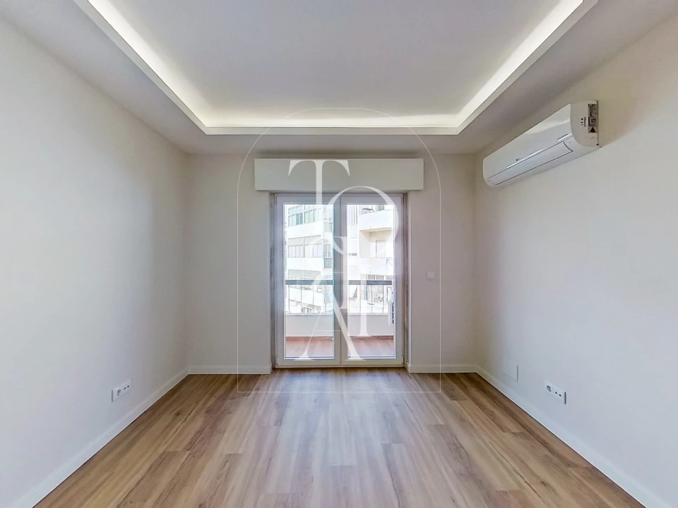 Moradia T2 para Venda em Carnaxide e Queijas Foto 9