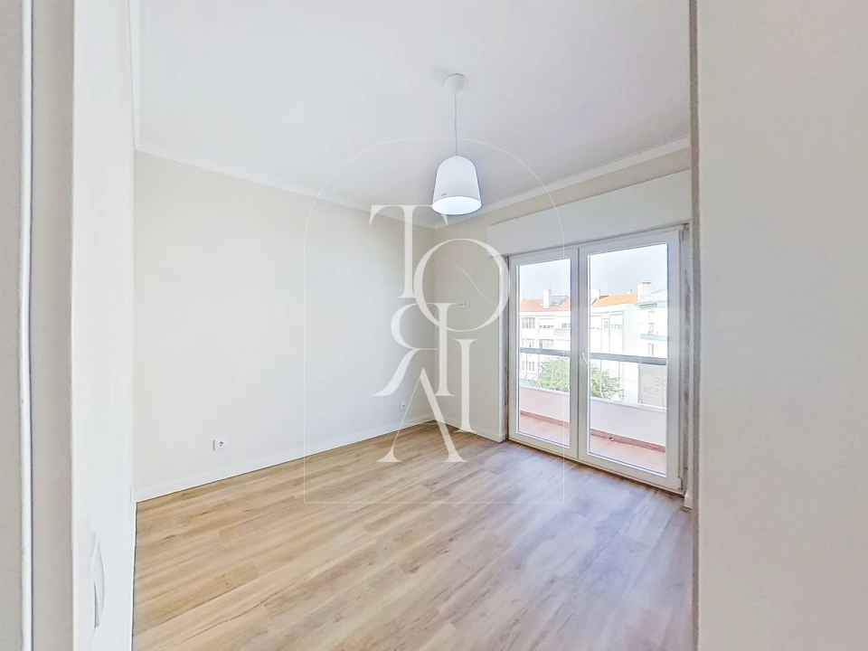 Moradia T2 para Venda em Carnaxide e Queijas Foto 11