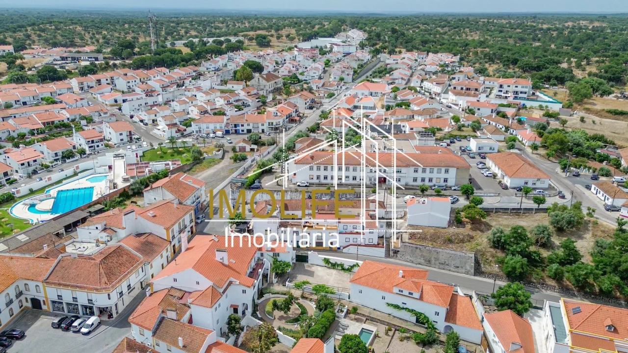 Moradia T7 para Venda em Mora Foto 1