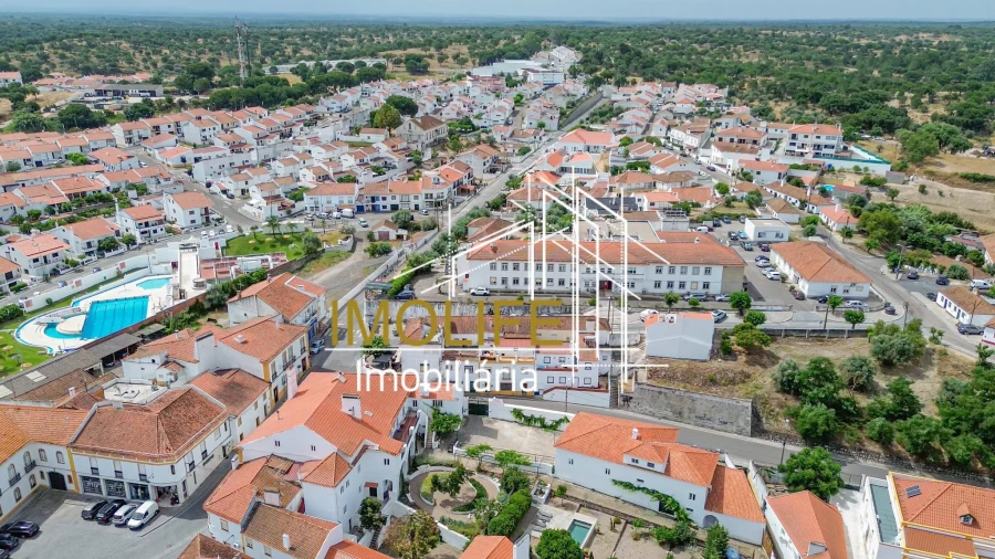 Moradia T7 para Venda em Mora Foto 1