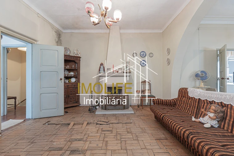 Moradia T7 para Venda em Mora Foto 3