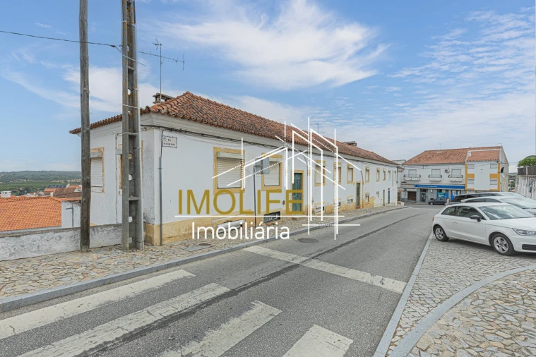 Moradia T7 para Venda em Mora Foto 2