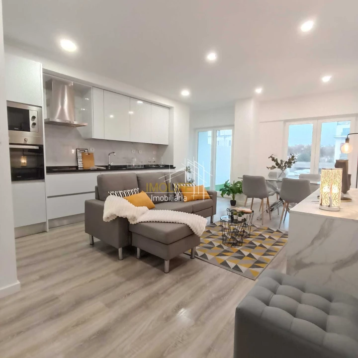 Apartamento T3 para Venda em Benfica Foto 1