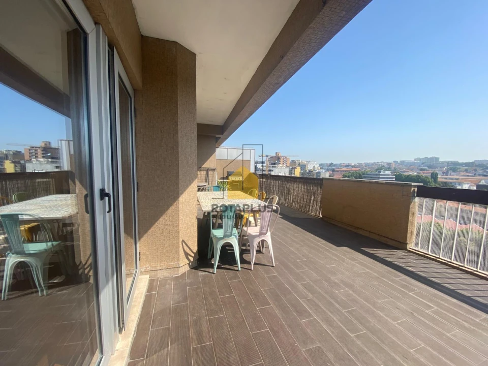 Apartamento T2 para Venda em Lordelo do Ouro e Massarelos Foto 2