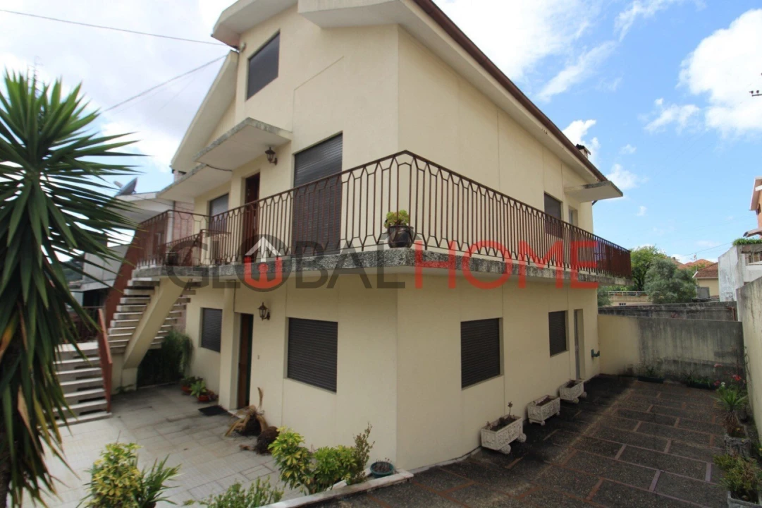 Moradia T5 para Venda em Fânzeres e São Pedro da Cova Foto 1