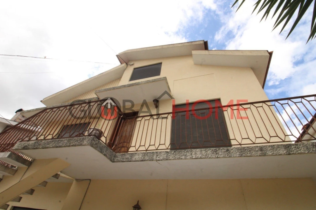 Moradia T5 para Venda em Fânzeres e São Pedro da Cova Foto 3