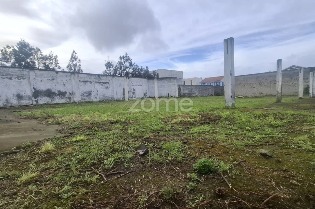 Terreno para Venda em Rabo de Peixe Foto 1