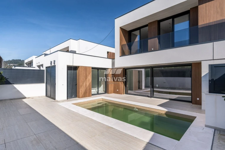 Moradia T4 para Venda em Turiz Foto 33