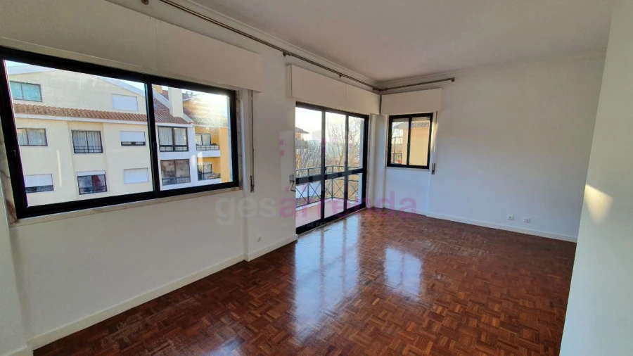 Apartamento T2 para Arrendamento em Carcavelos e Parede Foto 7