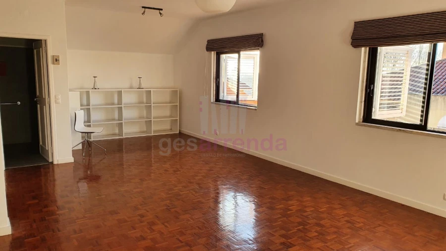 Apartamento T2 para Arrendamento em Carcavelos e Parede Foto 2