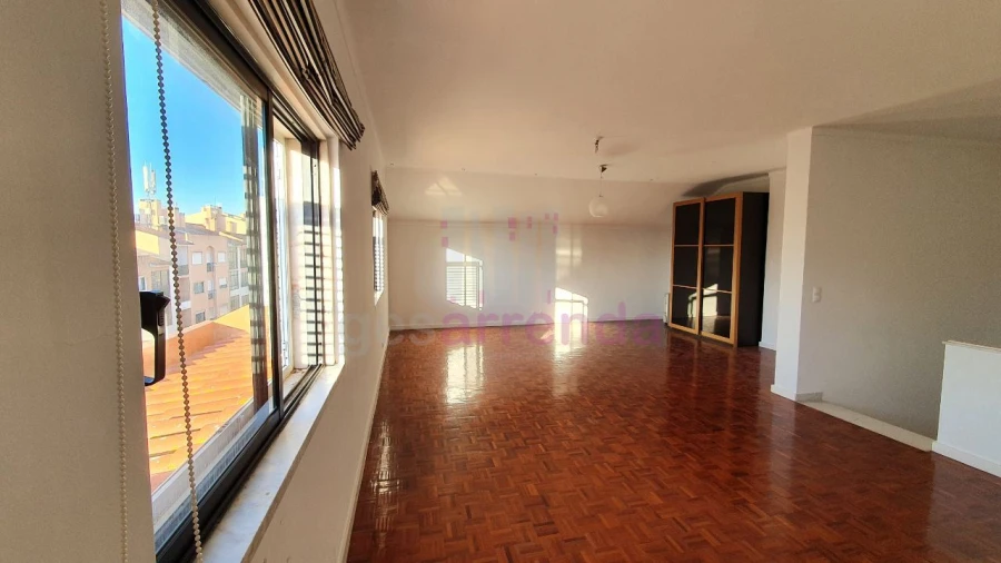 Apartamento T2 para Arrendamento em Carcavelos e Parede Foto 1