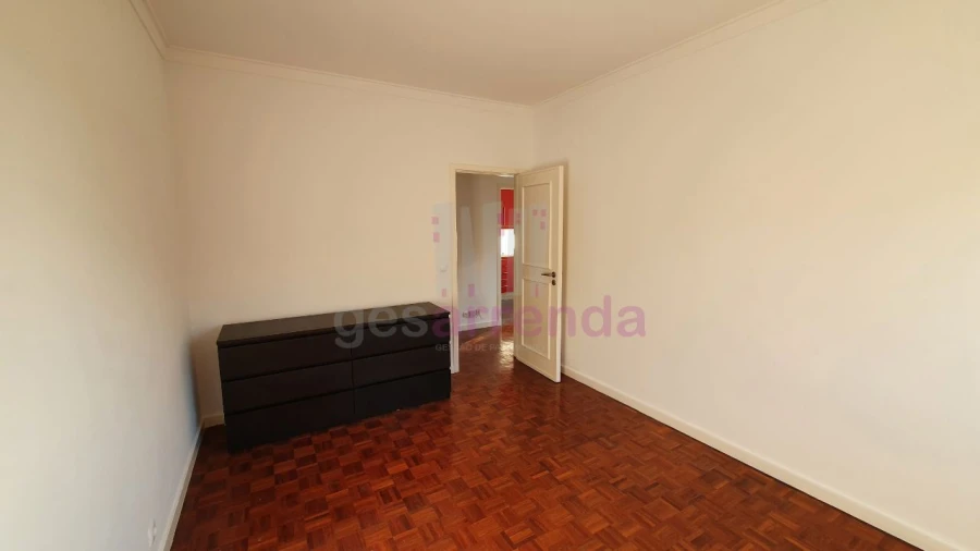 Apartamento T2 para Arrendamento em Carcavelos e Parede Foto 9