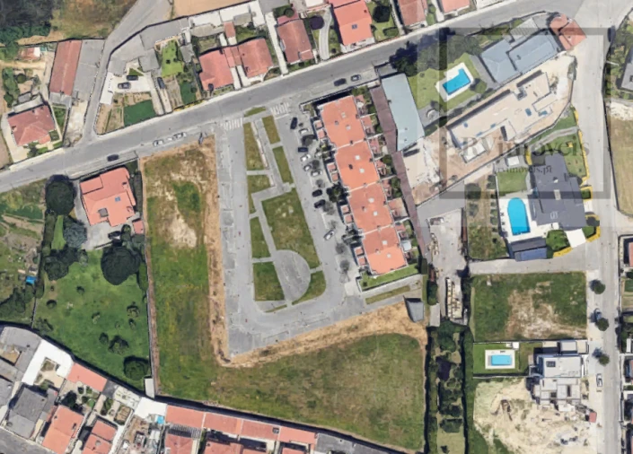 Terreno para Venda em Castêlo da Maia Foto 1