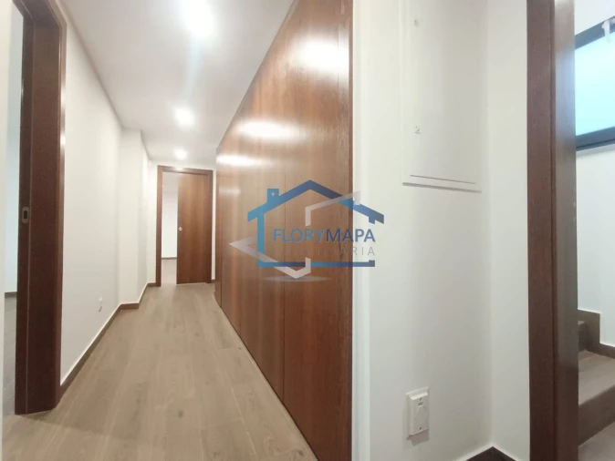 Moradia T4 para Venda em São Domingos de Rana Foto 61