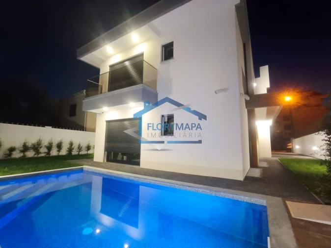 Moradia T4 para Venda em São Domingos de Rana Foto 3