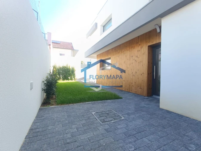 Moradia T4 para Venda em São Domingos de Rana Foto 23