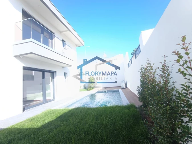 Moradia T4 para Venda em São Domingos de Rana Foto 20