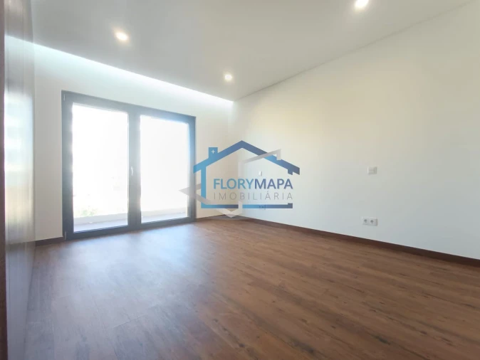 Moradia T4 para Venda em São Domingos de Rana Foto 57