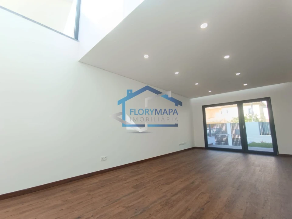 Moradia T4 para Venda em São Domingos de Rana Foto 36