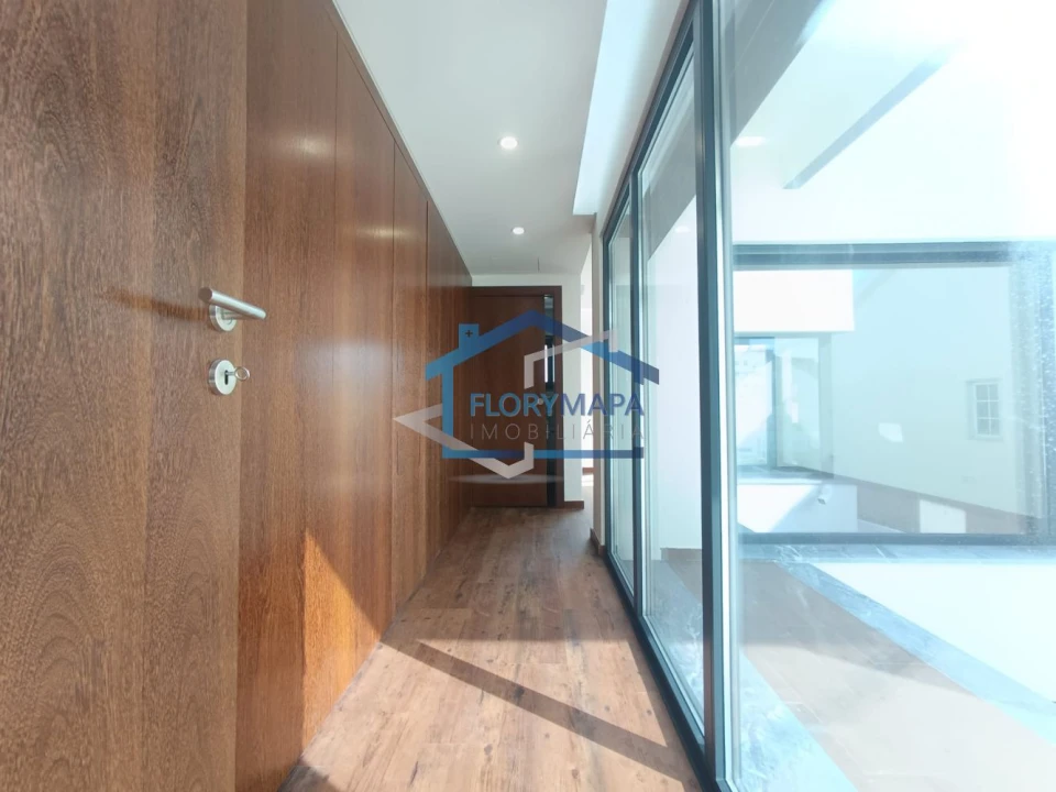 Moradia T4 para Venda em São Domingos de Rana Foto 44