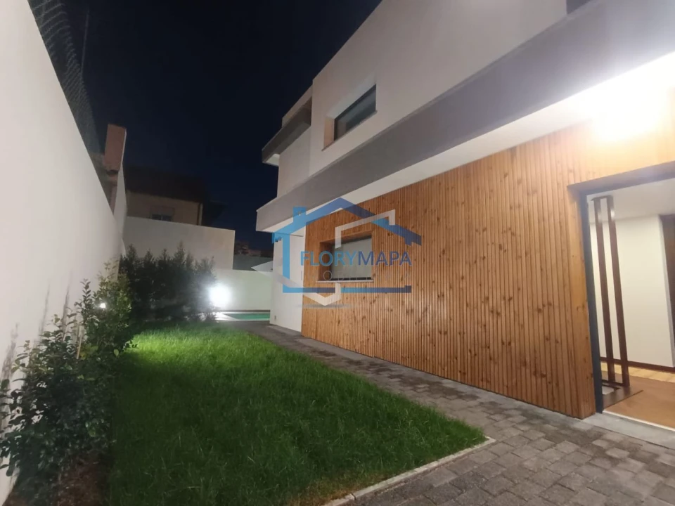 Moradia T4 para Venda em São Domingos de Rana Foto 8