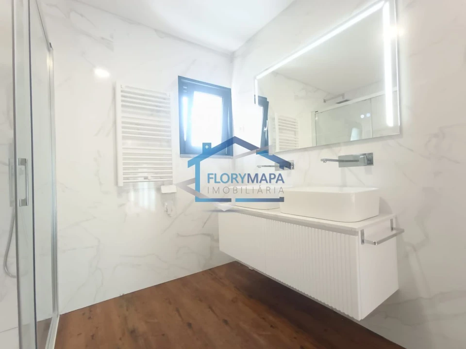 Moradia T4 para Venda em São Domingos de Rana Foto 48