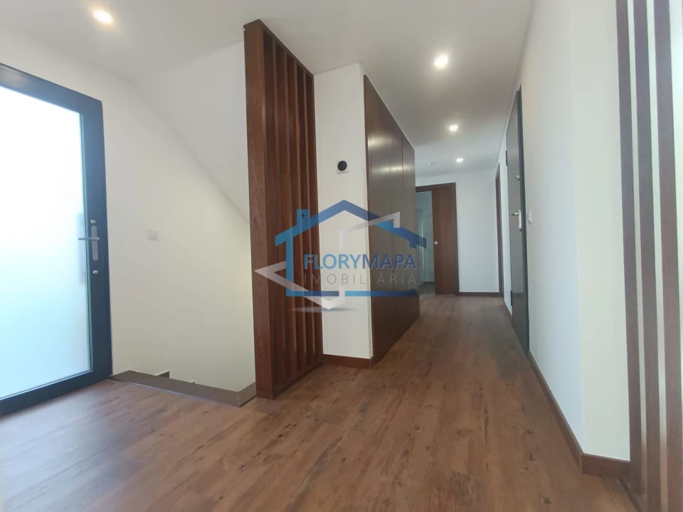 Moradia T4 para Venda em São Domingos de Rana Foto 40