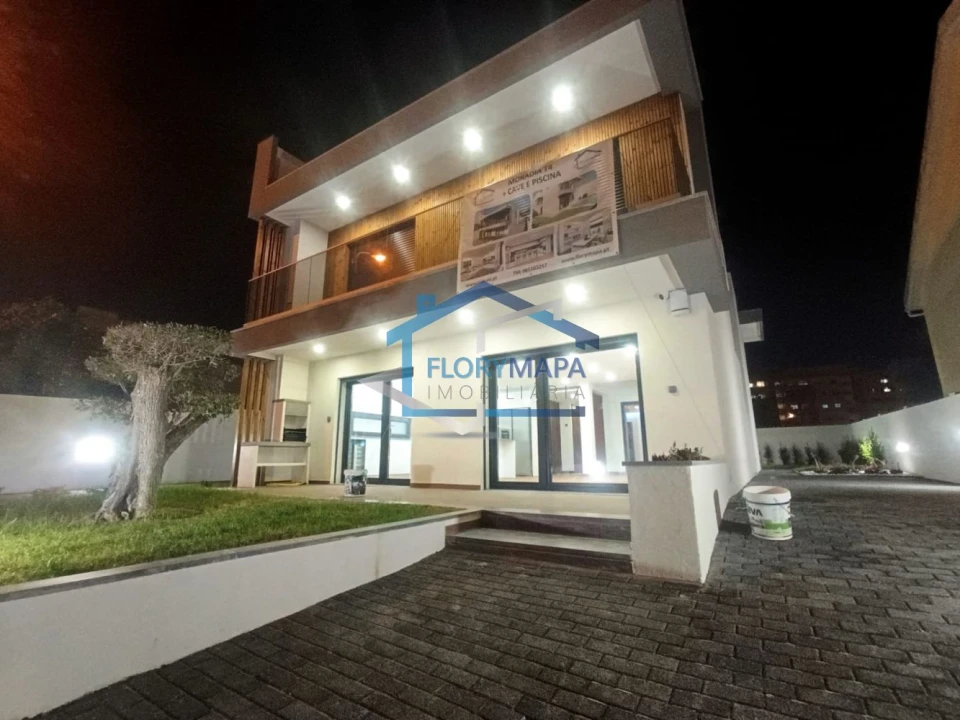 Moradia T4 para Venda em São Domingos de Rana Foto 13