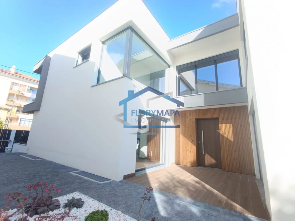 Moradia T4 para Venda em São Domingos de Rana Foto 32