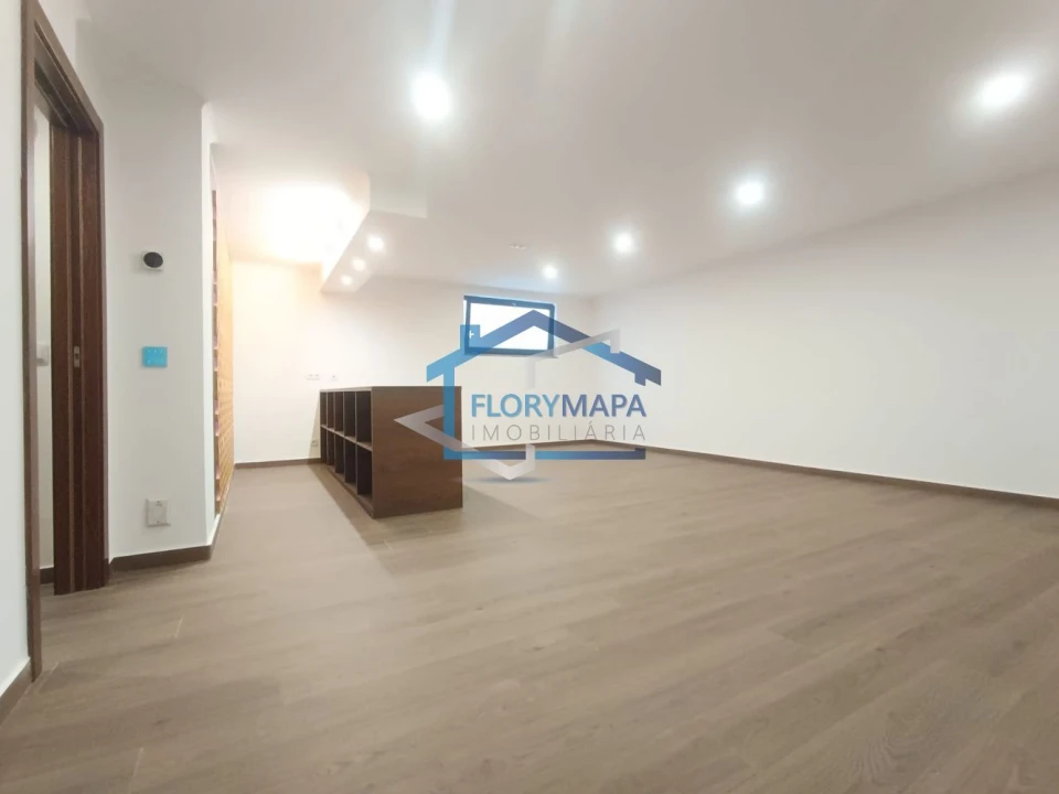 Moradia T4 para Venda em São Domingos de Rana Foto 64