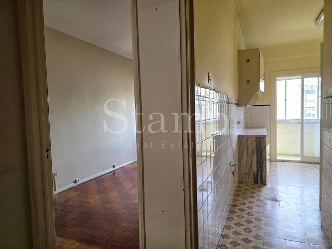 Apartamento T2 para Venda em Benfica Foto 3