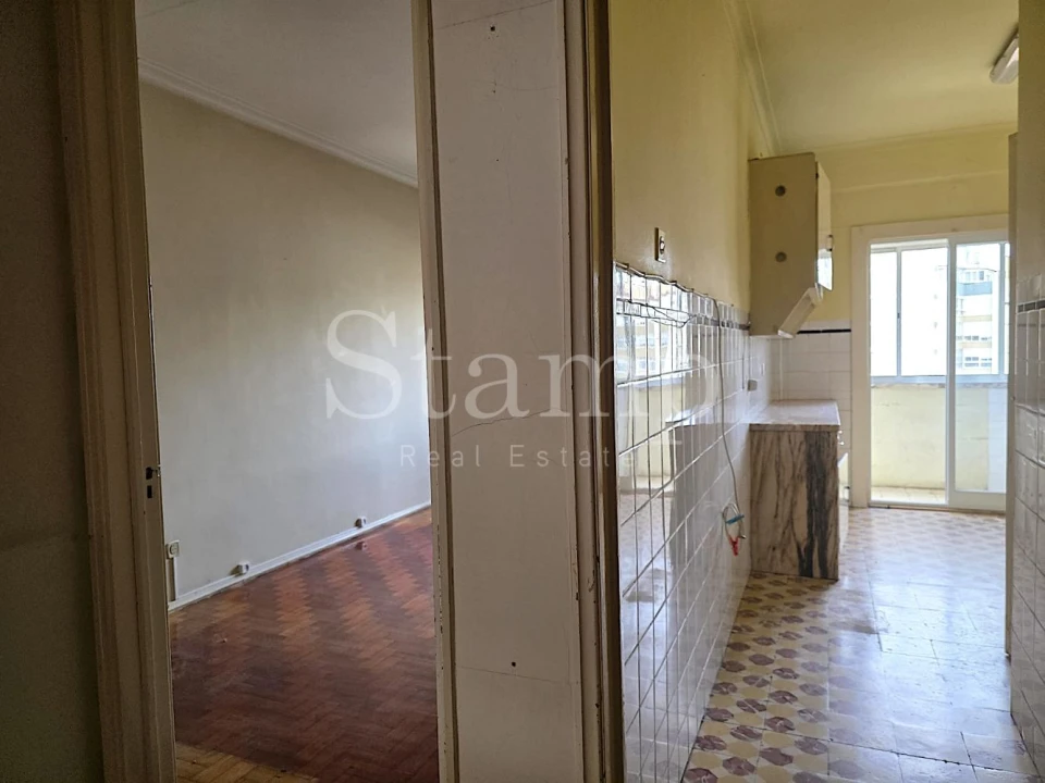 Apartamento T2 para Venda em Benfica Foto 3