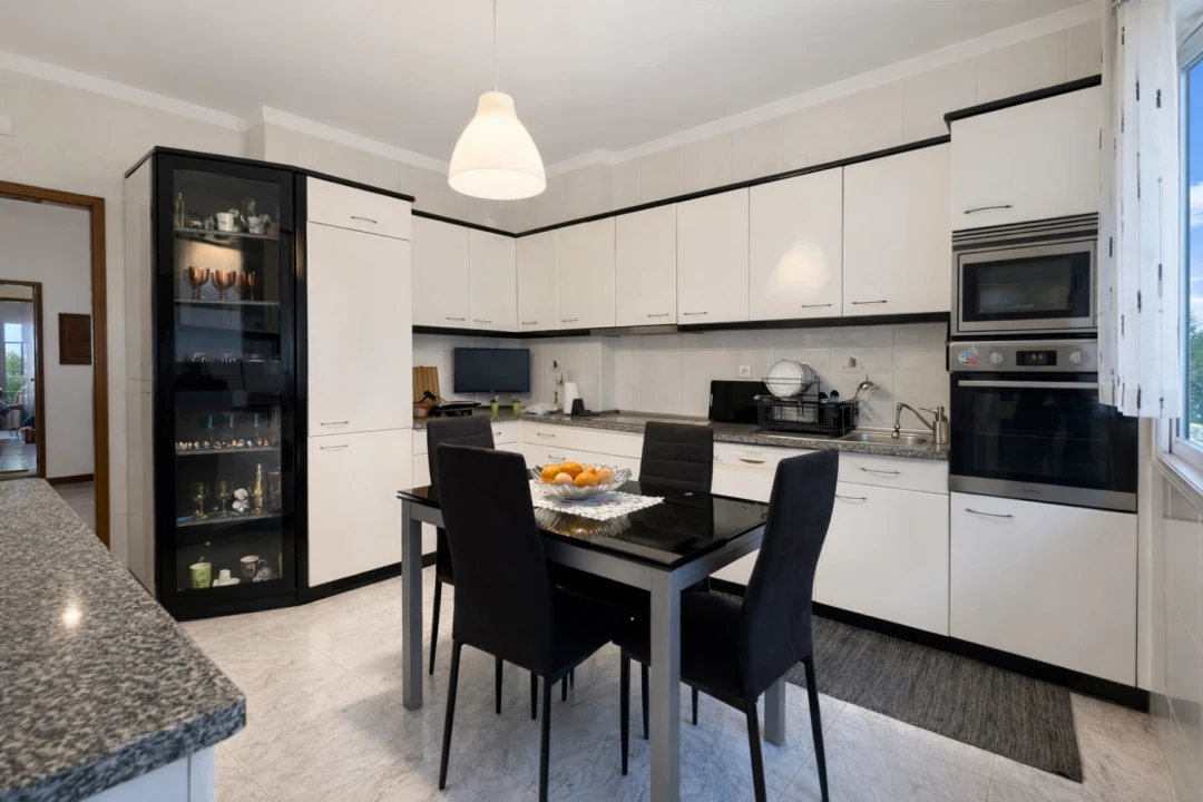 Apartamento T2 para Venda em Castêlo da Maia Foto 7