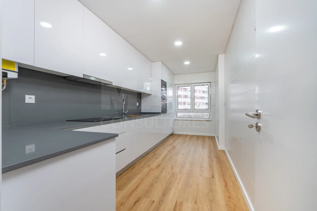 Apartamento T3 para Venda em Póvoa de Santa Iria e Forte da Casa Foto 5