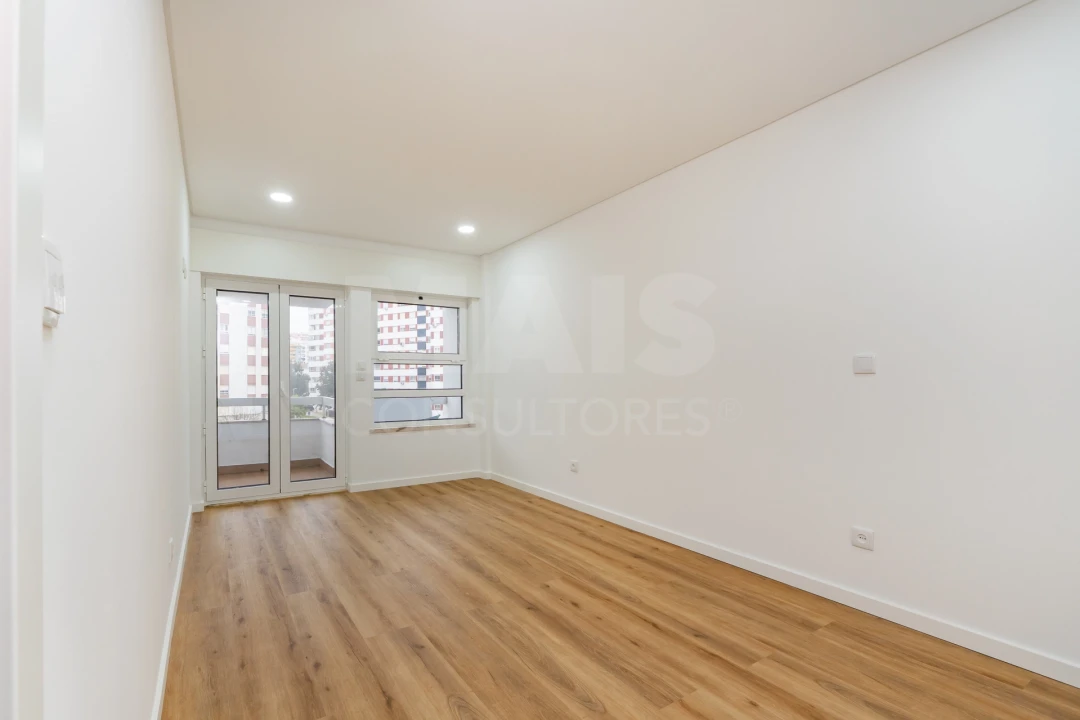 Apartamento T3 para Venda em Póvoa de Santa Iria e Forte da Casa Foto 10