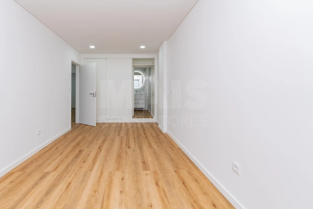 Apartamento T3 para Venda em Póvoa de Santa Iria e Forte da Casa Foto 1