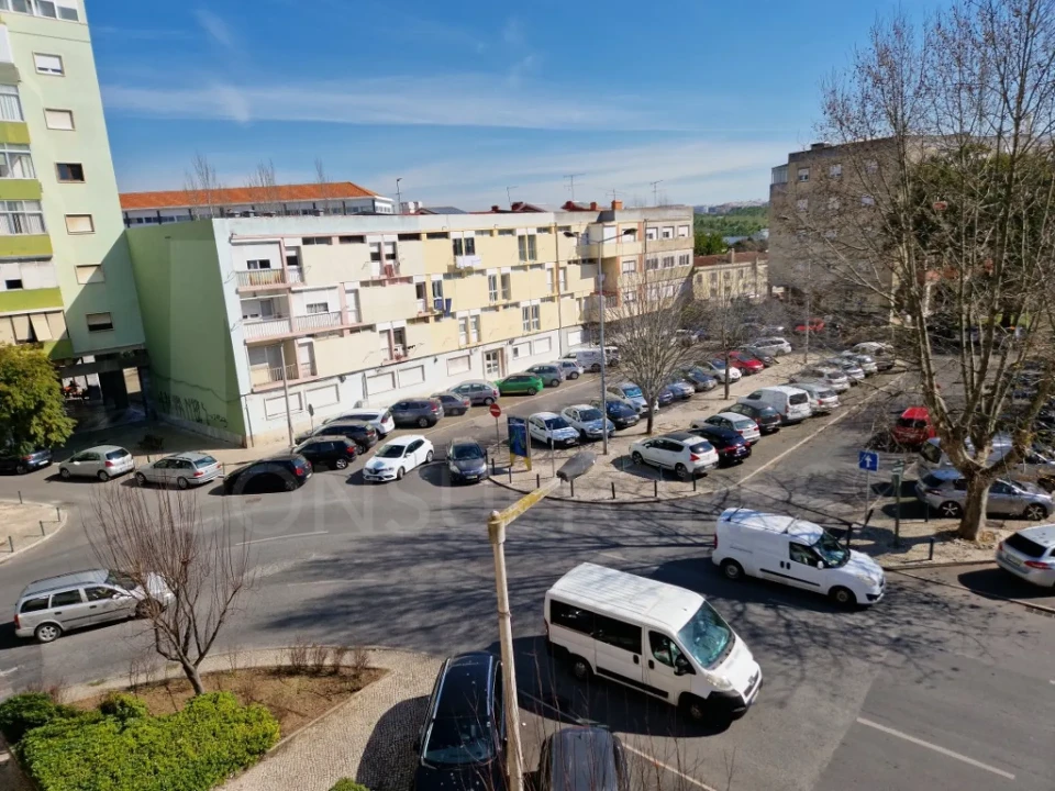 Apartamento T2 para Venda em Pontinha e Famões Foto 3