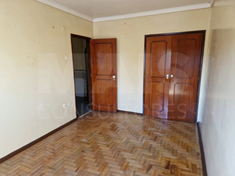 Apartamento T2 para Venda em Pontinha e Famões Foto 12