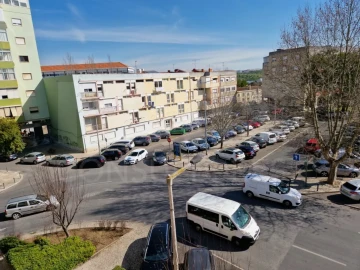 Apartamento T2 para Venda em Pontinha e Famões