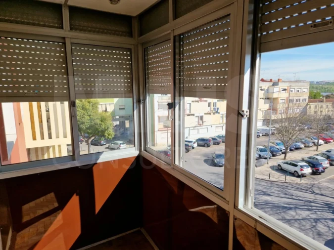 Apartamento T2 para Venda em Pontinha e Famões Foto 5