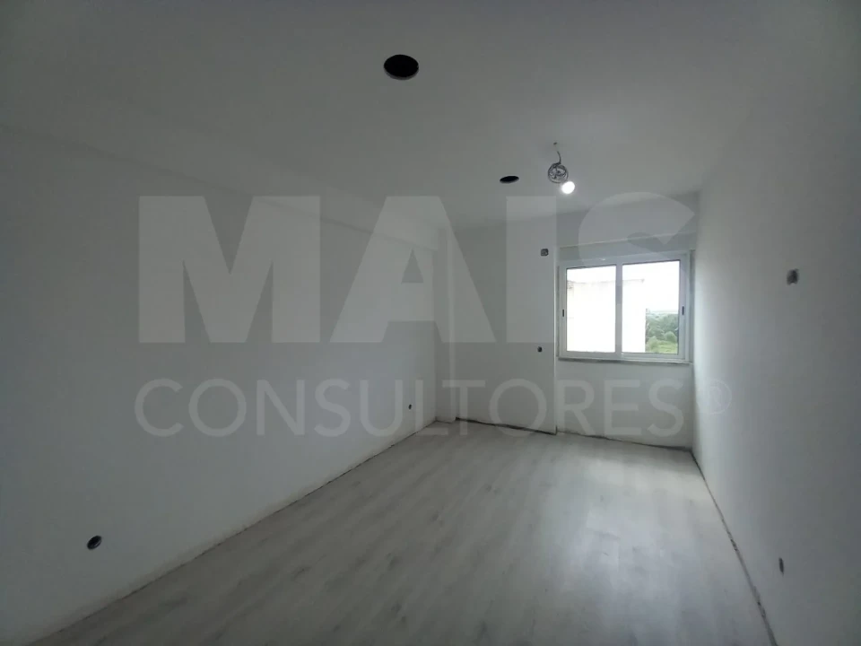 Apartamento T2 para Venda em Carregado e Cadafais Foto 1