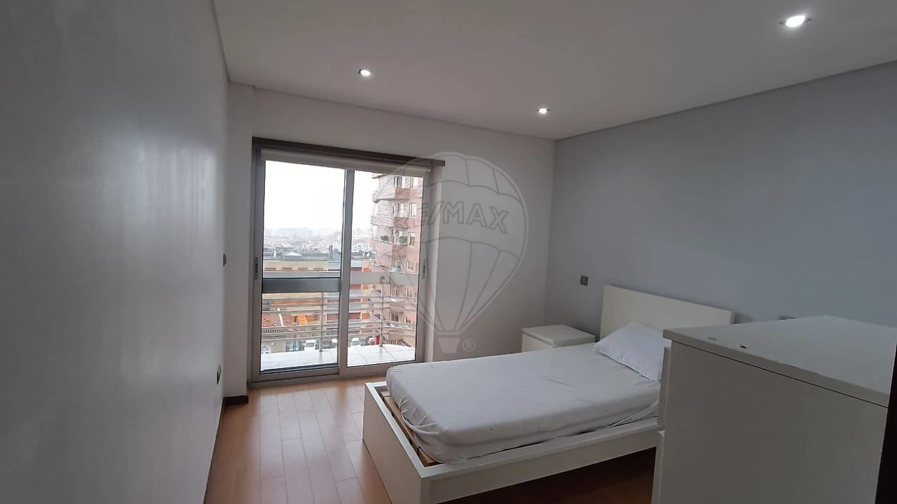 Apartamento T2 para Arrendamento em Mafamude e Vilar do Paraíso Foto 8